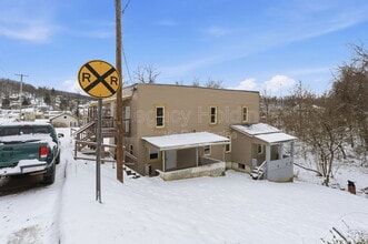 16 Flint St in Clarksburg, WV - Building Photo - Building Photo