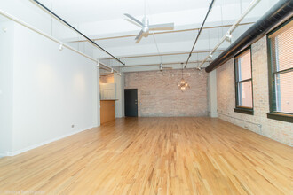 1327 W Washington Blvd, Unit 2a in Chicago, IL - Building Photo - Building Photo