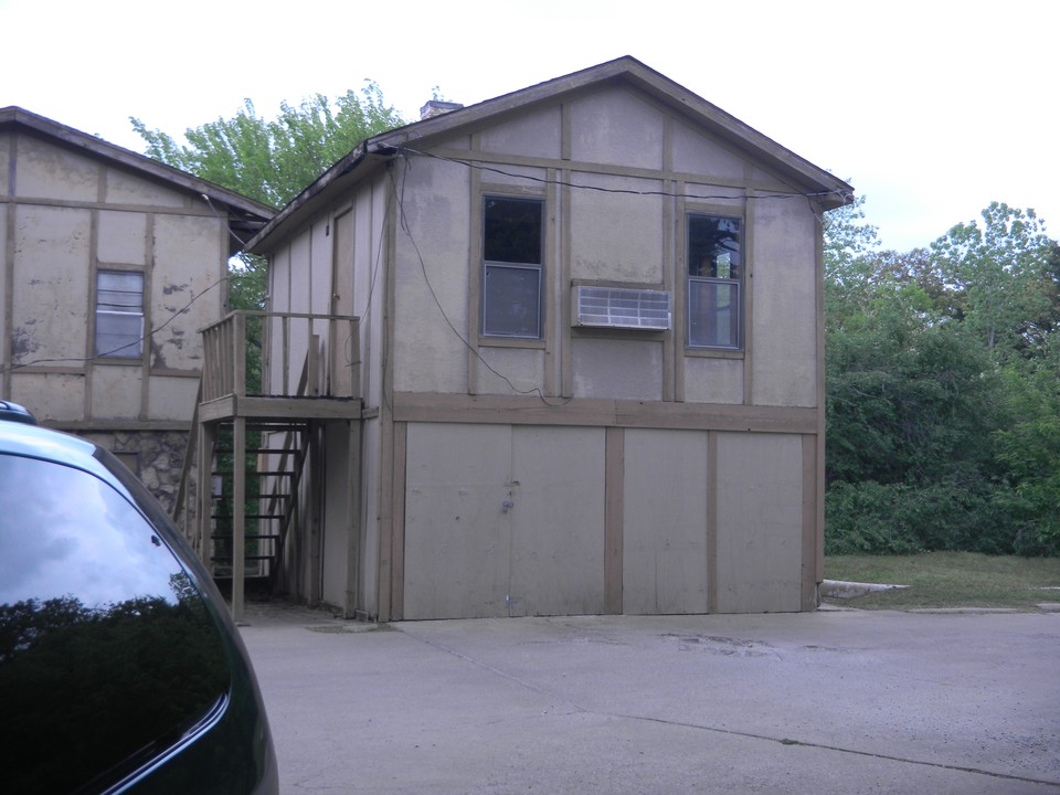 Pine Lake Apartments in Oklahoma City, OK - Building Photo