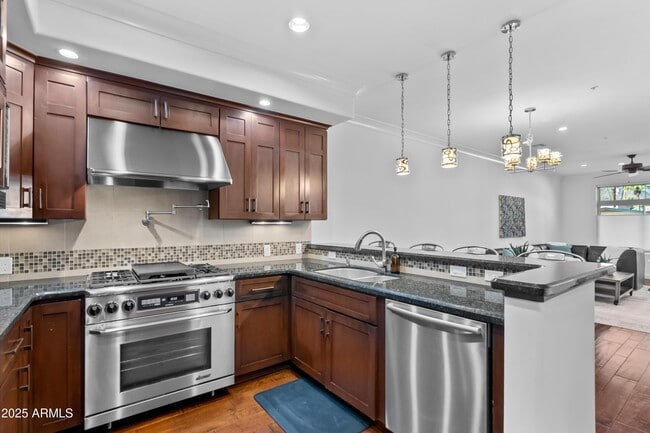 4909 N Woodmere Fairway in Scottsdale, AZ - Foto de edificio - Building Photo