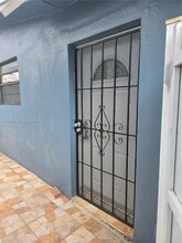 4941 NW 12th Ct in Lauderhill, FL - Foto de edificio - Building Photo