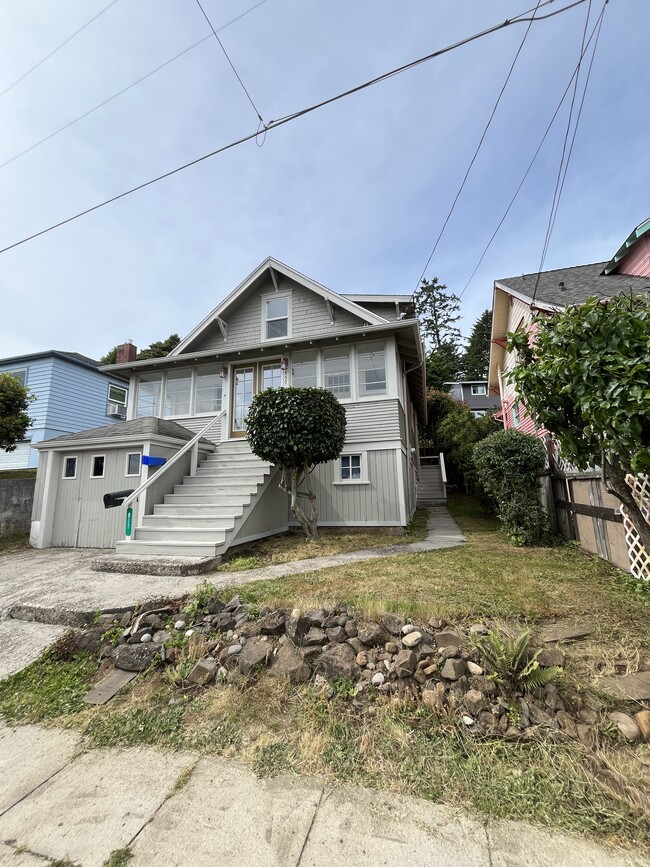 657 Florence Ave in Astoria, OR - Building Photo - Building Photo