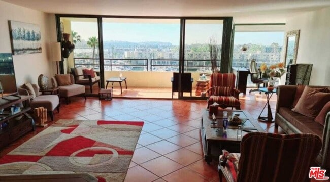 4335 Marina City Dr in Marina Del Rey, CA - Building Photo - Building Photo