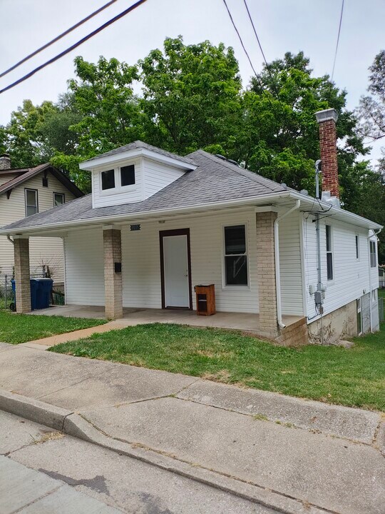 917 Dockery St in Jefferson City, MO - Foto de edificio