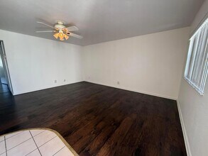 516 Saxony Dr in Delray Beach, FL - Foto de edificio - Building Photo