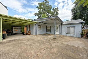 1706 Riverview St in Austin, TX - Building Photo