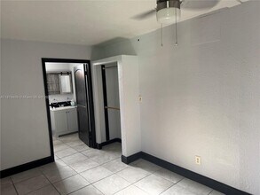 2435 N Dixie Hwy in Wilton Manors, FL - Building Photo - Building Photo
