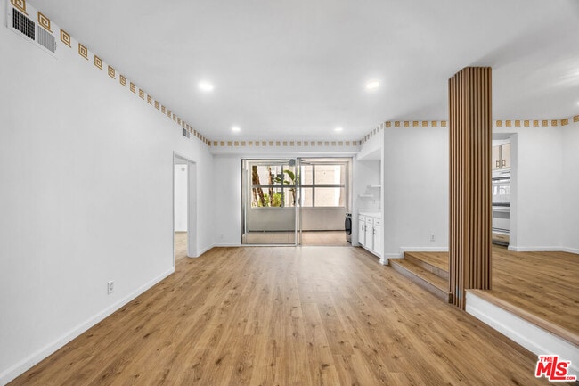 14144 Dickens St in Los Angeles, CA - Building Photo - Building Photo