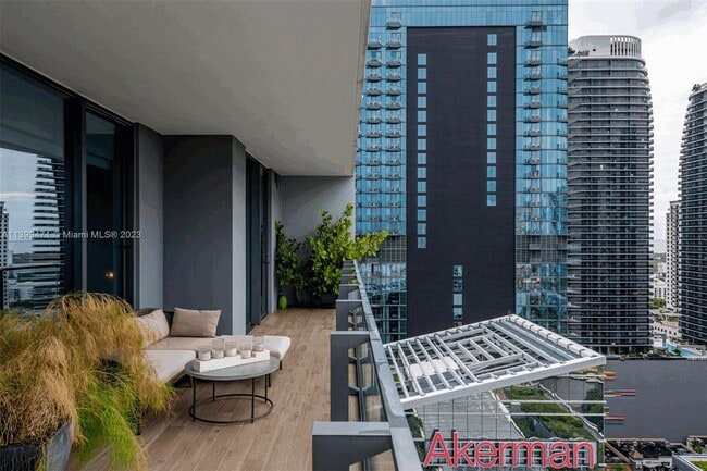 property at 68 SE 6th St