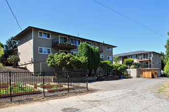 2919-2931 SE Woodward St in Portland, OR - Building Photo - Building Photo