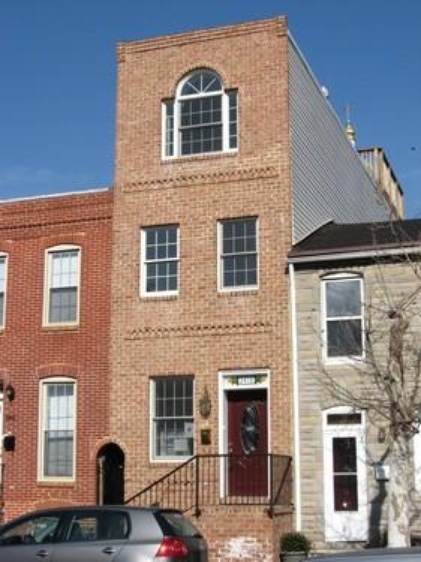 2410 Fleet St in Baltimore, MD - Foto de edificio