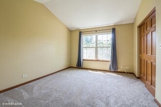 2418 Oneida Ln in Naperville, IL - Building Photo - Building Photo
