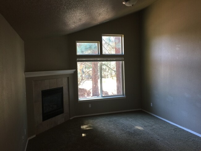 399 SW Garfield Ave-Unit -100 in Bend, OR - Building Photo - Building Photo