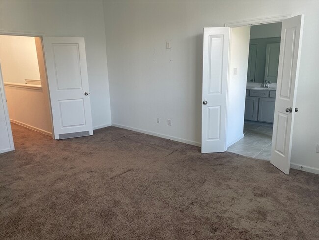 property at 621 Aspen Falls Ct