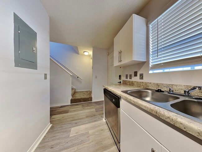 111 E 1st St in Jacksonville, FL - Building Photo - Building Photo