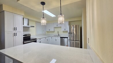 13543 SW 64th Ave in Portland, OR - Building Photo - Building Photo