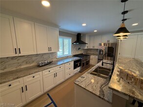 3940 Ellendale Rd in Moreland Hills, OH - Building Photo - Building Photo