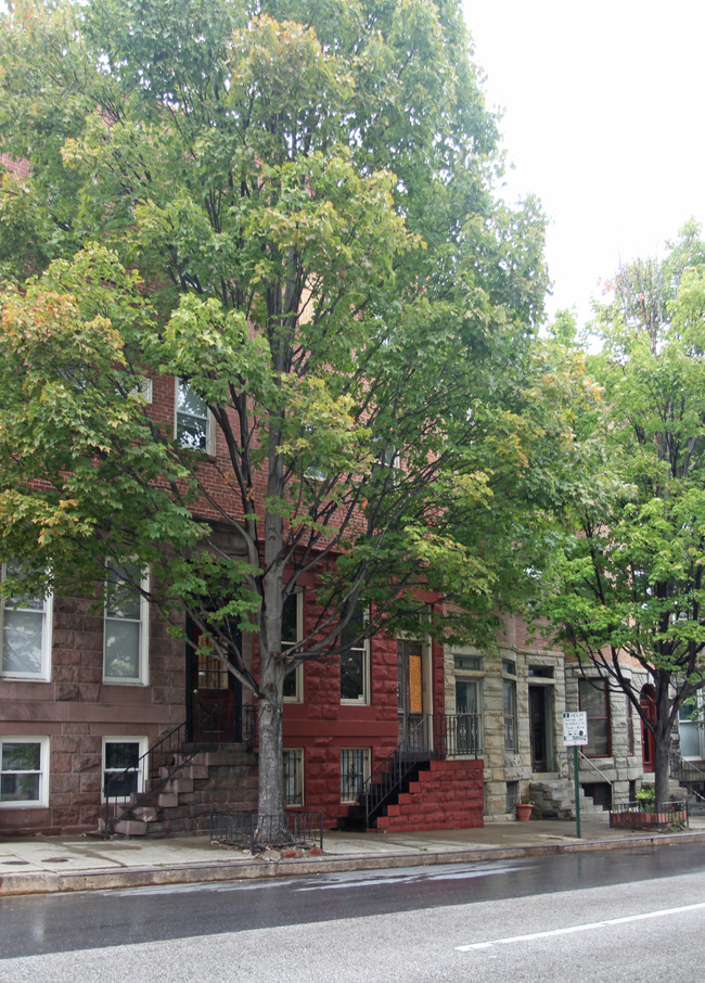 214 E Biddle St in Baltimore, MD - Foto de edificio - Building Photo