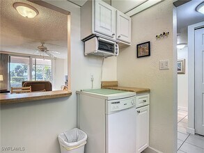 175 Turtle Lake Ct in Naples, FL - Building Photo - Building Photo