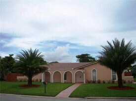 737 NW 84th Ln in Coral Springs, FL - Building Photo