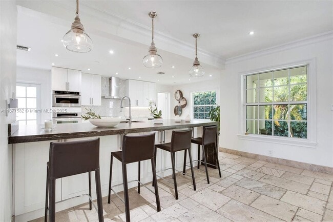 1161 Sunset Dr in Coral Gables, FL - Building Photo - Building Photo