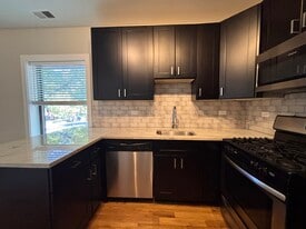 2203 W Eastwood Ave, Unit 1E in Chicago, IL - Building Photo