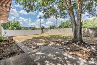 3302 Laurel Dale Dr in Tampa, FL - Building Photo - Building Photo