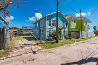 909 32nd St in Galveston, TX - Building Photo - Building Photo