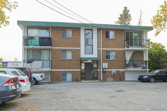 1619 38 St in Calgary, AB - Building Photo - Building Photo