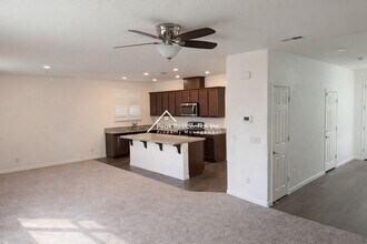 6155 Mehrten Cir in Rocklin, CA - Foto de edificio - Building Photo