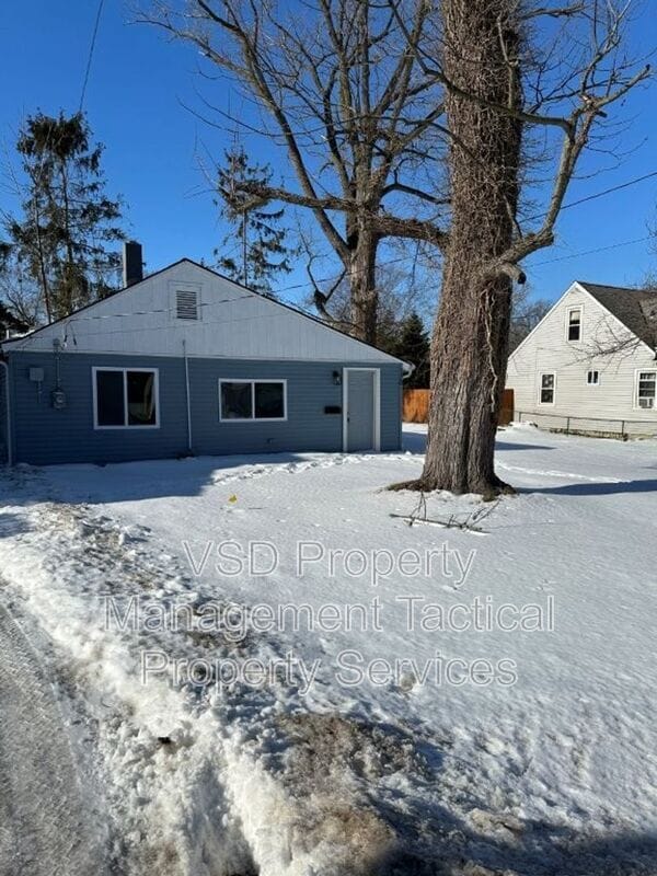 130 Traymore Blvd in Eastlake, OH - Building Photo - Building Photo