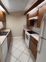 3310-3333 33rd Way in West Palm Beach, FL - Building Photo