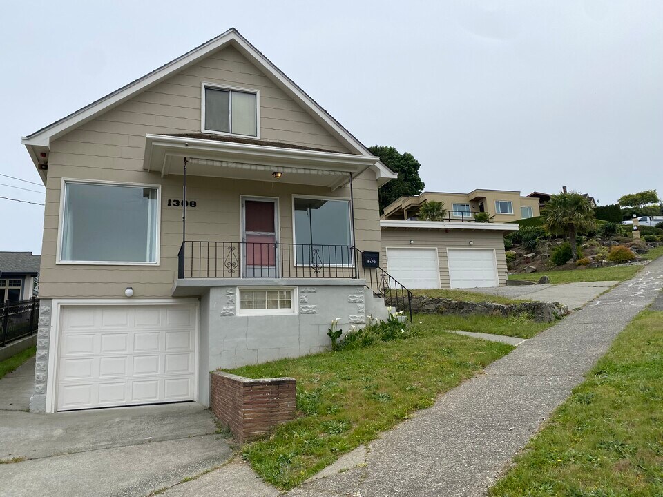 1308 Beacon Way S in Renton, WA - Building Photo