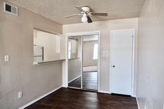 Pine Terrace in Lawton, OK - Foto de edificio - Building Photo