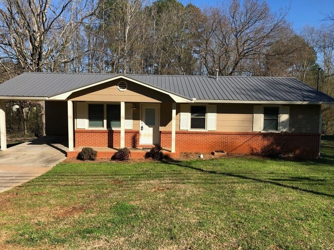 615 Alexandria Rd SW in Jacksonville, AL - Building Photo - Building Photo