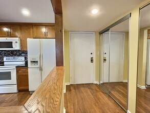 350 Plum Creek Dr in Wheeling, IL - Building Photo - Building Photo
