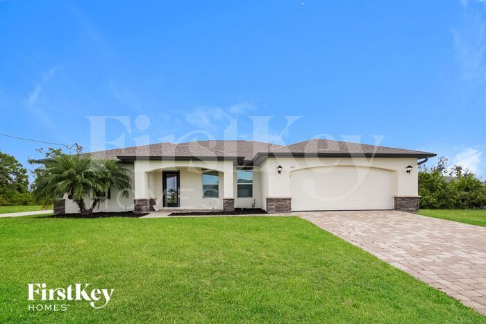1811 NW 22nd Ave in Cape Coral, FL - Building Photo