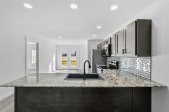 423 W 3rd St in Waterford, PA - Foto de edificio - Building Photo