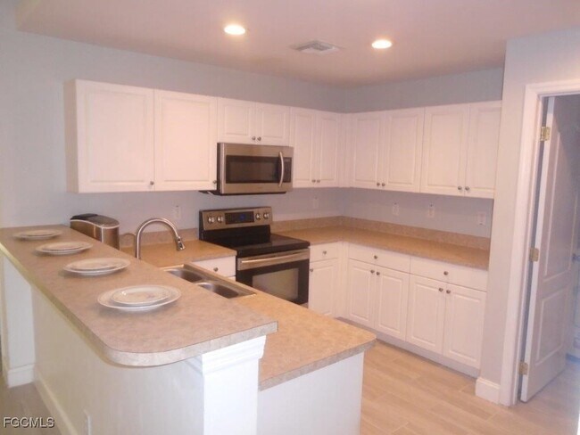 6788 Abbott St in Ft. Myers, FL - Building Photo - Building Photo