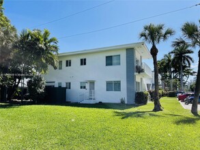 10101 W Bay Harbor Dr in Bay Harbor Islands, FL - Foto de edificio - Building Photo