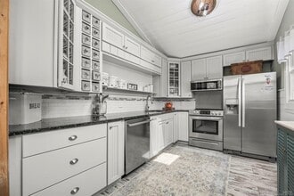 85 Lake Dr in New Milford, CT - Building Photo - Building Photo