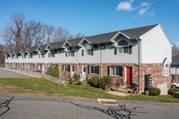 East Pointe Apartments in Waterbury, CT - Building Photo - Primary Photo