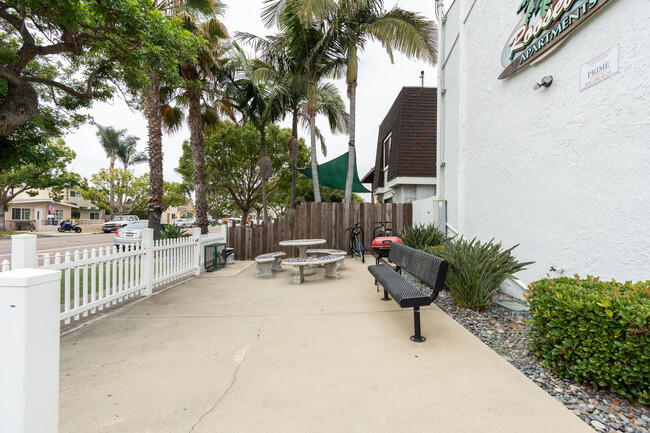 Roosevelt Apartments in Carlsbad, CA - Building Photo - Building Photo