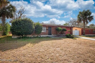 10814 Indies Dr N in Jacksonville, FL - Foto de edificio - Building Photo