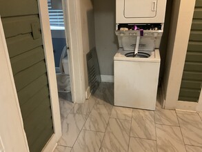 1411 W Travis St in San Antonio, TX - Building Photo - Building Photo