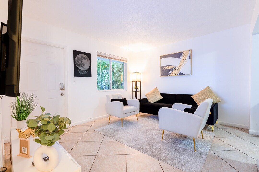 828 SW 2nd St in Miami, FL - Foto de edificio