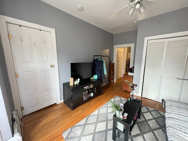 176 W 6th St, Unit 2 in Boston, MA - Building Photo - Building Photo