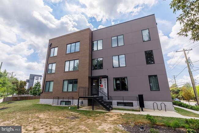 property at 1001 Bryant St NE