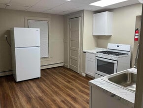 8 Davies Pl in Poughkeepsie, NY - Building Photo - Building Photo