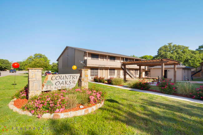 1513 Santa Fe Dr in Weatherford, TX - Foto de edificio - Building Photo